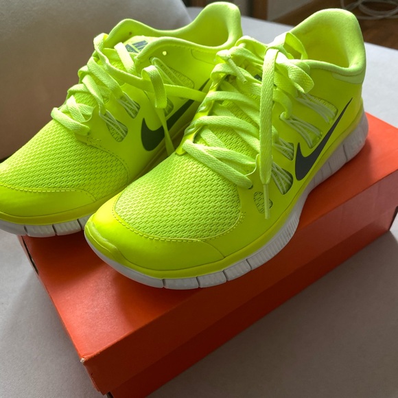 WOMENS NIKE FREE 5.0+ SIZE 6 COLOR BRIGHT GREEN - Picture 5 of 7